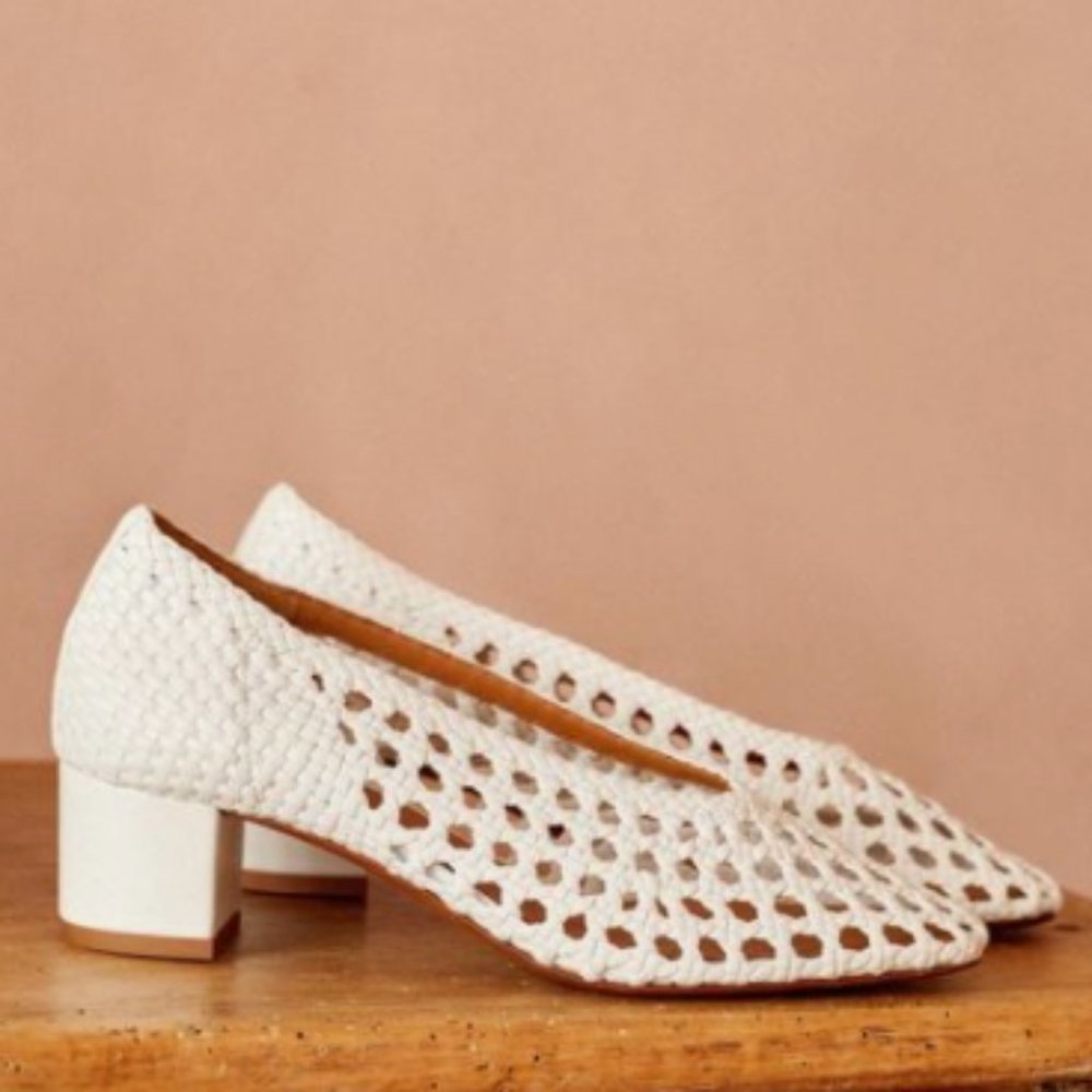ESCARPINS LOW LAURA PUMP in Ecru (White)